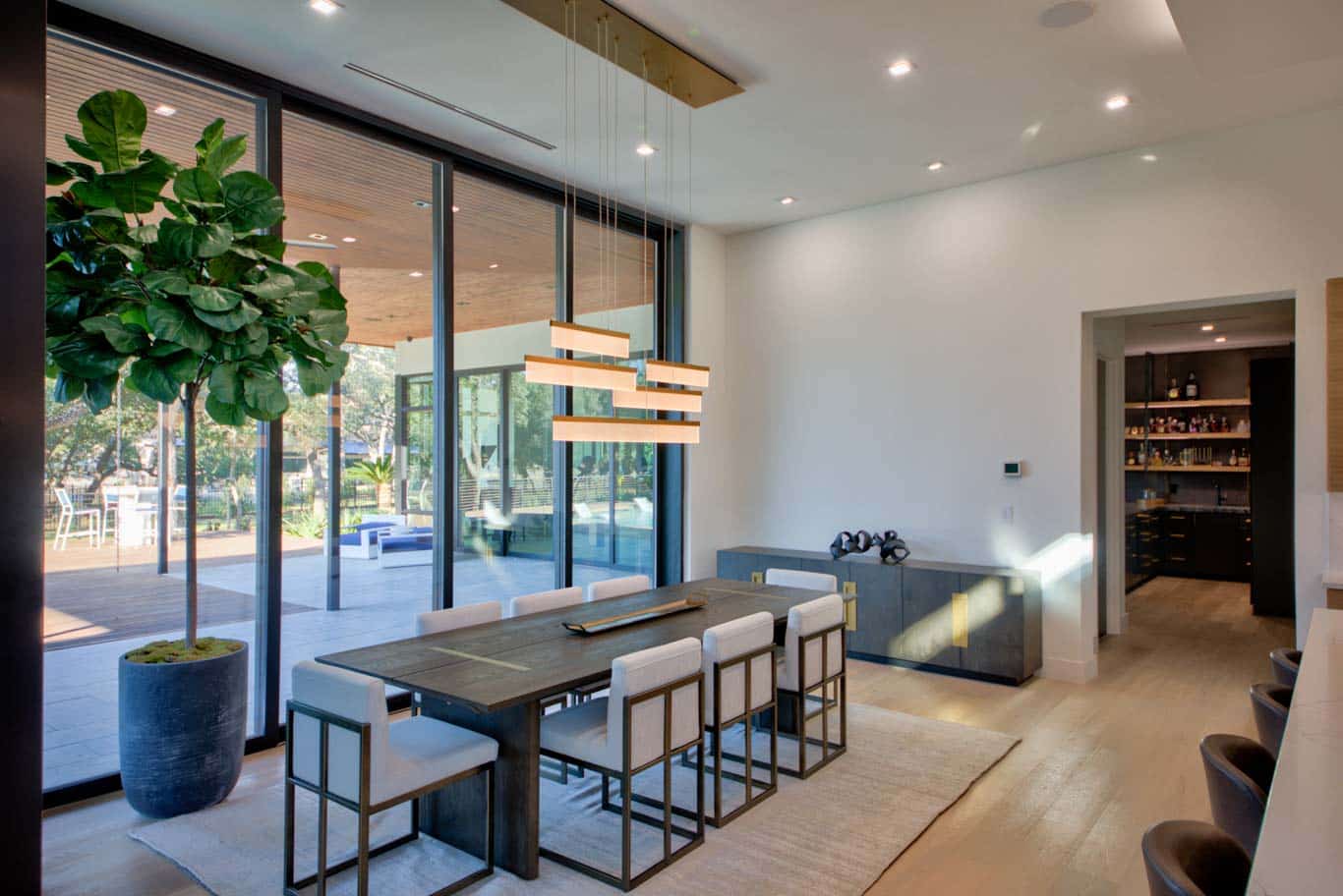 Professional Photos -Luxury Real Estate Photography of a dinning room table